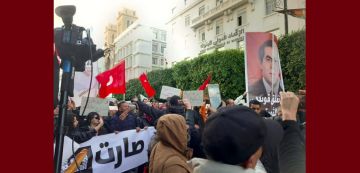 رفع صورة رأس السلطة الحالية برأس الرئيس الراحل بن علي في مسيرة السبت، الدستوري الحر يعقب