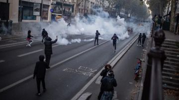 رفض استقالة وزير الداخلية: ماكرون يقر بـ إخفاقات في التعامل مع أعمال الشغب رفض استقالة وزير الداخلية: ماكرون يقر بـ إخفاقات في التعامل مع أعمال الشغب