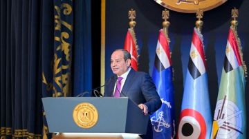 السيسي يعلق لأول مرة على إمكانية تعديل الدستور وتمديد رئاسته السيسي يعلق لأول مرة على إمكانية تعديل الدستور وتمديد رئاسته