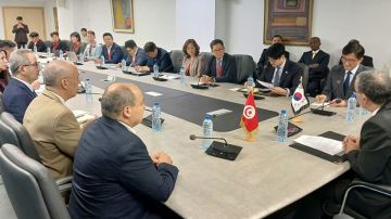 وزير الاقتصاد يتباحث مع وفد كوري آفاق الاستثمار في مجال صناعة مكونات السيارات وزير الاقتصاد يتباحث مع وفد كوري آفاق الاستثمار في مجال صناعة مكونات السيارات