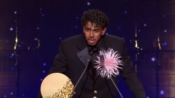 مدرب اسبانيا: يامال سيفوز بالعديد من الجوائز ولكن عليه التحلي بالهدوء مدرب اسبانيا: يامال سيفوز بالعديد من الجوائز ولكن عليه التحلي بالهدوء