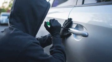 تستعمل آلات تشويش ... الإطاحة بعصابة لسرقة السيارات في العوينة تستعمل آلات تشويش ... الإطاحة بعصابة لسرقة السيارات في العوينة
