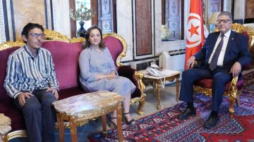 رئيس البرلمان يتعهد بإحالة ملف الدكاترة المعطلين على اللجنة البرلمانية المعنية رئيس البرلمان يتعهد بإحالة ملف الدكاترة المعطلين على اللجنة البرلمانية المعنية