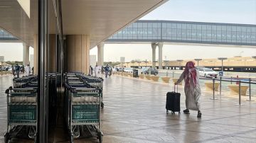 السعودية تمدد تعليق العمليات في مطار الملك خالد السعودية تمدد تعليق العمليات في مطار الملك خالد