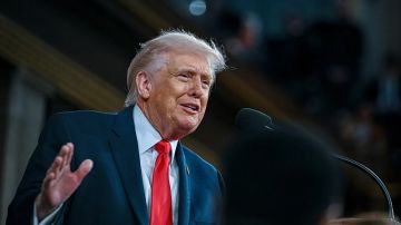 ترامب يتعهد بعدم مهاجمة إيران قبل انتخابات التجديد النصفي ويعلن محادثات مثمرة معها ترامب يتعهد بعدم مهاجمة إيران قبل انتخابات التجديد النصفي ويعلن محادثات مثمرة معها