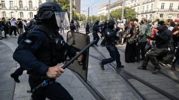 وزير الداخلية الفرنسي: الشرطة فقدت السيطرة خلال الاحتجاجات في بعض المدن وزير الداخلية الفرنسي: الشرطة فقدت السيطرة خلال الاحتجاجات في بعض المدن