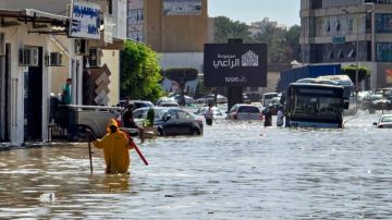 ليبيا.. وفيات ومصابون في طرابلس والساحل الغربي جراء السيول ليبيا.. وفيات ومصابون في طرابلس والساحل الغربي جراء السيول