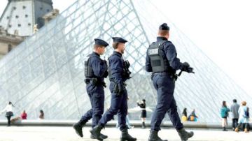 على هامش استهداف اللوفر .. حين يجوع الشعب الفرنسي... يثور حتى على تاريخه على هامش استهداف اللوفر .. حين يجوع الشعب الفرنسي... يثور حتى على تاريخه