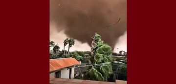 بالفيديو المهندس حشاد يعلق على الزوبعة التي ضربت صقلية في الجهة المقابلة و القريبة لسواحلنا بالفيديو المهندس حشاد يعلق على الزوبعة التي ضربت صقلية في الجهة المقابلة و القريبة لسواحلنا