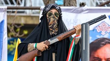 إيران تدرب نساءها على السلاح استعدادا لمواجهة جديدة إيران تدرب نساءها على السلاح استعدادا لمواجهة جديدة