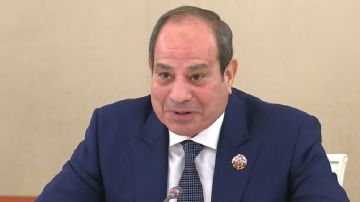 برلماني مصري يطالب السيسي بتعديل الدستور والبقاء في الحكم برلماني مصري يطالب السيسي بتعديل الدستور والبقاء في الحكم