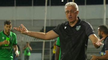 بعد الهزيمة برباعية.. نهاية تجربة منذر الكبير في الجزائر بعد الهزيمة برباعية.. نهاية تجربة منذر الكبير في الجزائر