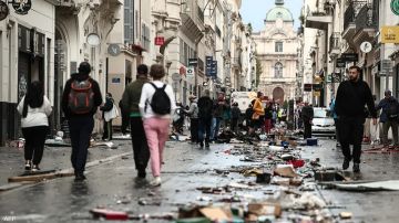 فرنسا تستيقظ على آثار ليلة دامية.. قتيل وحرائق ونهب متاجر فرنسا تستيقظ على آثار ليلة دامية.. قتيل وحرائق ونهب متاجر