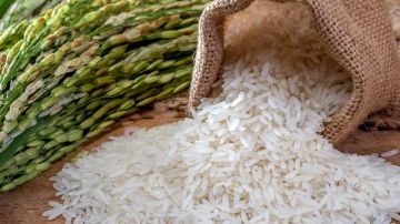 وزارة التجارة تحدد أسعار بيع الأرز المورد للعموم