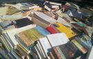 وفاء لوصيتها.. عائلة أستاذة تهدي مكتبتها الخاصة للمعهد النموذجي بباجة