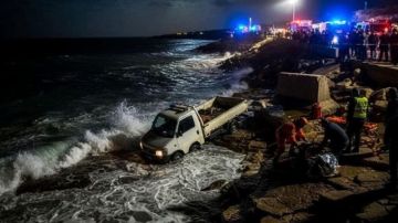 بنزرت: سقوط شاحنة خفيفة في البحر وإصابة شخصين بنزرت: سقوط شاحنة خفيفة في البحر وإصابة شخصين