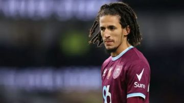 بينهم حنبعل المجبري.. الشرطة البريطانية تحقق في إساءات عنصرية ضد 4 لاعبين