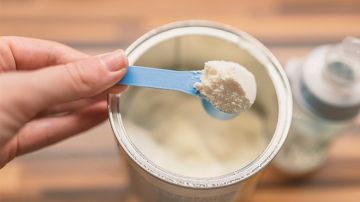 فرنسا.. إجراء احترازي جديد بعد أزمة حليب الأطفال الملوث 