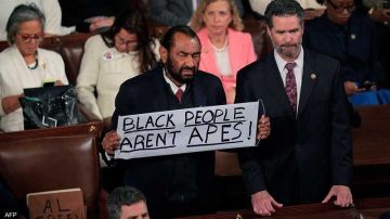 بسبب حمله لافتة تهاجم ترامب.. طرد نائب خلال خطاب حالة الاتحاد