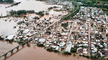 البرازيل.. عشرات القتلى والمفقودين جراء الفيضانات البرازيل.. عشرات القتلى والمفقودين جراء الفيضانات