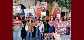 صورة اليوم للنساء الديمقراطيات خلال الوقفة التضامنية مع سعدية مصباح (ألبوم) صورة اليوم للنساء الديمقراطيات خلال الوقفة التضامنية مع سعدية مصباح (ألبوم)