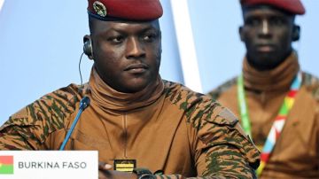 البرلمان الانتقالي في بوركينا فاسو يقر حل الأحزاب السياسية البرلمان الانتقالي في بوركينا فاسو يقر حل الأحزاب السياسية