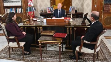 رئيس الجمهورية يؤكد على معالجة الإرث الثقيل المتعلق بالبنية التحتية رئيس الجمهورية يؤكد على معالجة الإرث الثقيل المتعلق بالبنية التحتية