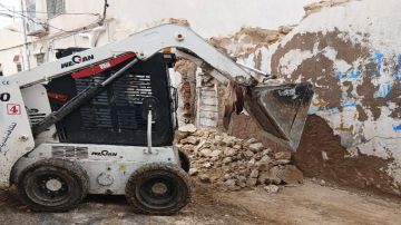 بلدية تونس تتدخل وتهدم أجزاء بنايات متداعية للسقوط