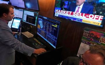 تراجع أسهم شركات الوساطة الأمريكية بسبب منصات التداول بالذكاء الاصطناعي تراجع أسهم شركات الوساطة الأمريكية بسبب منصات التداول بالذكاء الاصطناعي