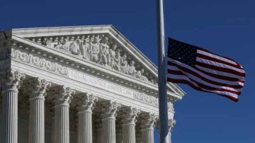 المحكمة العليا والكونغرس يضيقان عليه الخناق: هل بدأ مسار عزل ترامب ؟ المحكمة العليا والكونغرس يضيقان عليه الخناق: هل بدأ مسار عزل ترامب ؟