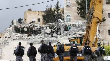 نبض الصحافة العربية والدولية .. إسرائيل تبتلع الضفة الغربية وتحول الدولة الفلسطينية إلى وهم نبض الصحافة العربية والدولية .. إسرائيل تبتلع الضفة الغربية وتحول الدولة الفلسطينية إلى وهم