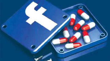 نصبوا أنفسهم أطباء وخبراء على فايسبوك وتيكتوك...حين يتحول اللايف إلى عيادة... والإشاعة إلى تجارة نصبوا أنفسهم أطباء وخبراء على فايسبوك وتيكتوك...حين يتحول اللايف إلى عيادة... والإشاعة إلى تجارة