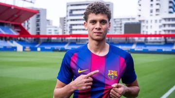 رسميا.. حمزة عبد الكريم أول لاعب مصري يرتدي قميص برشلونة
