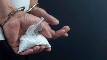 بعد القبض على مغني راب شهير و3 متورطين.. كمين أمني يكشف شبكة لتجارة المخدرات بعد القبض على مغني راب شهير و3 متورطين.. كمين أمني يكشف شبكة لتجارة المخدرات