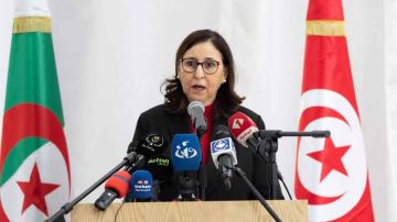 رئيسة الحكومة والوزير الأول الجزائري في ذكرى ساقية سيدي يوسف .. اتفاق على تكثيف الجهود لتنمية المناطق الحدودية