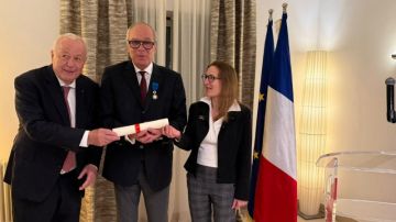 الهاشمي الوزير يتحصل على وسام الاستحقاق الوطني الفرنسي