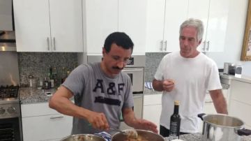 ورد اسمه اكثر من 9400 مرة في وثائق إبستين.. إقالة سلطان بن سليم من رئاسة موانئ دبي ورد اسمه اكثر من 9400 مرة في وثائق إبستين.. إقالة سلطان بن سليم من رئاسة موانئ دبي