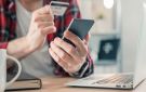 تطور آليات الدفع عبر الجوال.. وتراجع قياسي لاستعمال الشيكات خلال سنة 2025