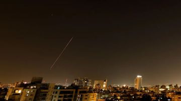 إصابة 8 إسرائليين بعد رشقة صاروخية إيرانية إصابة 8 إسرائليين بعد رشقة صاروخية إيرانية