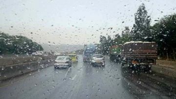 نشرة متابعة: أمطار غزيرة ورياح قوية مع تساقط للبرد