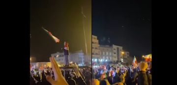 ايران: الحرس الثوري يعلن عن ولائه للمرشد الجديد و احتفالات في الشوارع (فيديو)