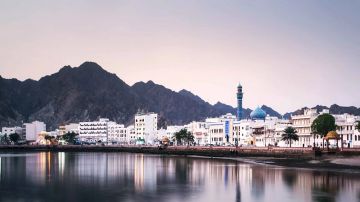 إصابة عامل بعد تعرض ميناء الدقم العماني لمسيرتين إيرانيتين إصابة عامل بعد تعرض ميناء الدقم العماني لمسيرتين إيرانيتين