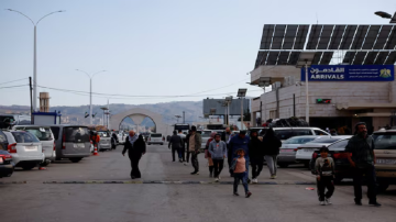 سوريا تغلق معبرها الحدودي مع لبنان سوريا تغلق معبرها الحدودي مع لبنان