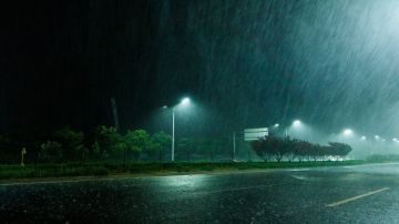 طقس الليلة.. كثيف السحب مع امطار ببعض المناطق