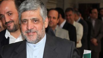 طهران تتحدى بيروت: السفير سيواصل عمله