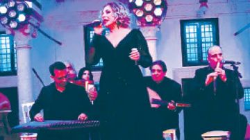 في افتتاح الدورة 14 لليالي السليمانية ... صوفية صادق تكرم المرأة في عيدها العالمي بروائع كوكب الشرق