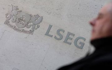 ارتفاع فوتسي 100 طفيفا مدفوعا بمكاسب قطاع الطاقة