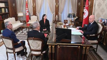 رئيس الجمهورية يقرر تأمين فوري لاعتمادات مالية للصيدلية المركزية رئيس الجمهورية يقرر تأمين فوري لاعتمادات مالية للصيدلية المركزية