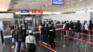 ضمن برنامج العودة الطوعية .. 97 مهاجرا من تونس غــادروا إلـى غيـنيــا