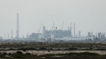 إيران تهاجم 5 دول خليجية بالصواريخ والمسيرات